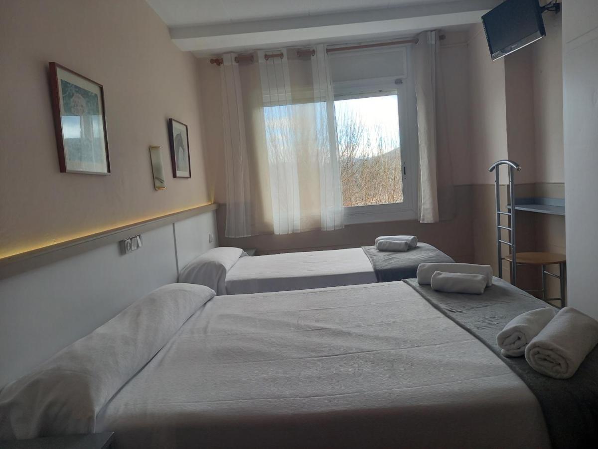 Hostal Sant Bernat Olot Extérieur photo