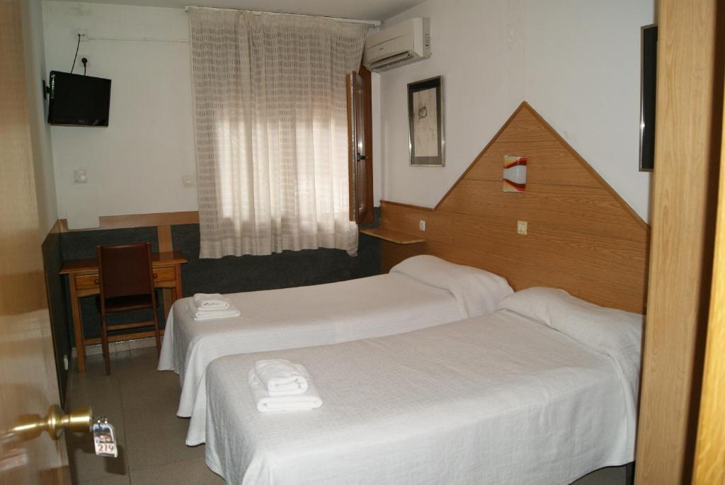 Hostal Sant Bernat Olot Chambre photo