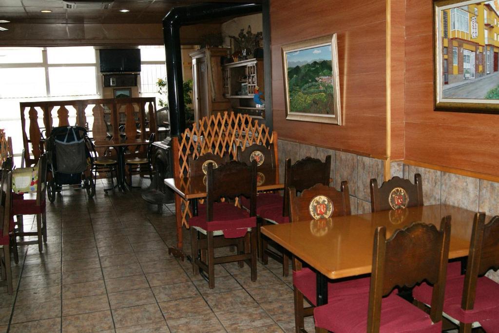 Hostal Sant Bernat Olot Extérieur photo