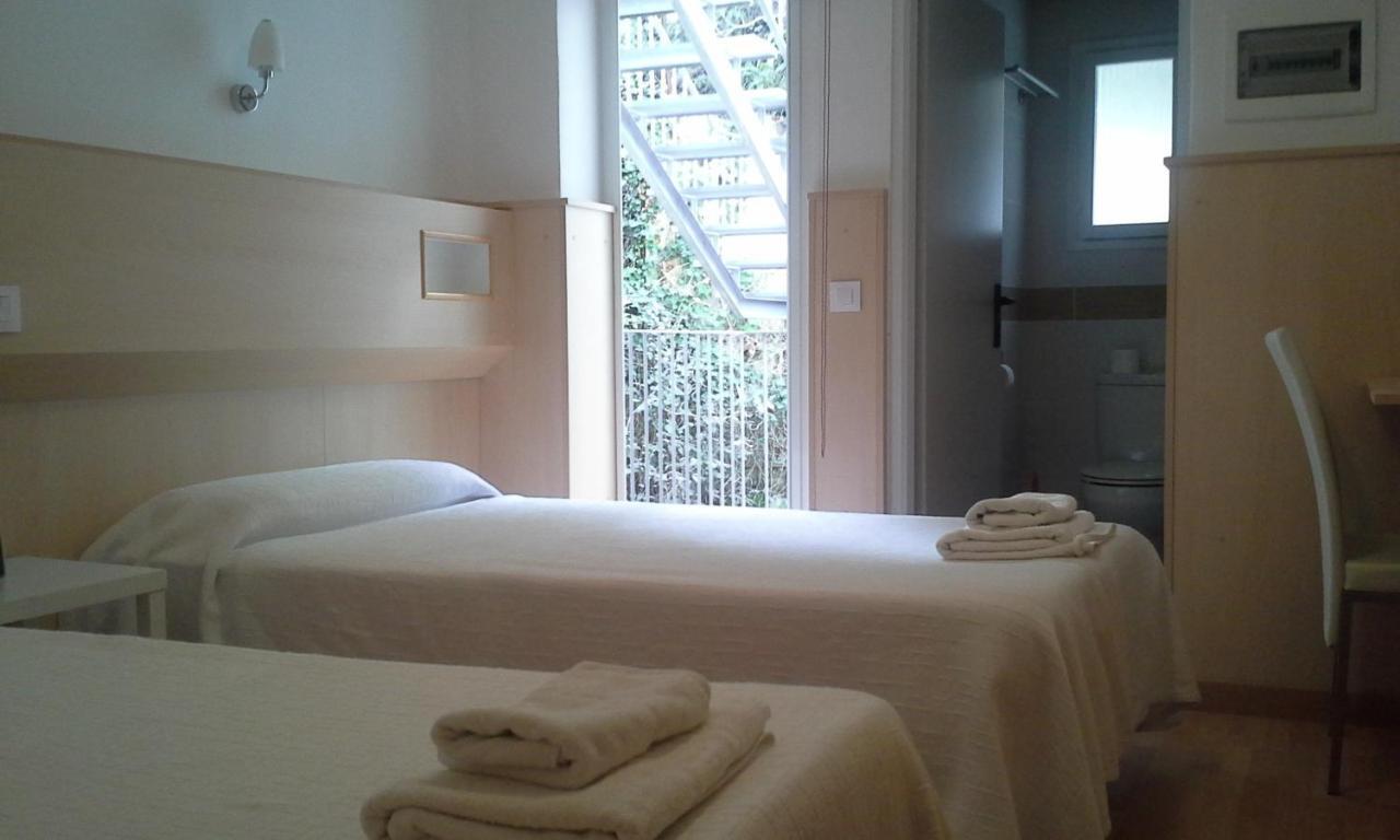 Hostal Sant Bernat Olot Chambre photo